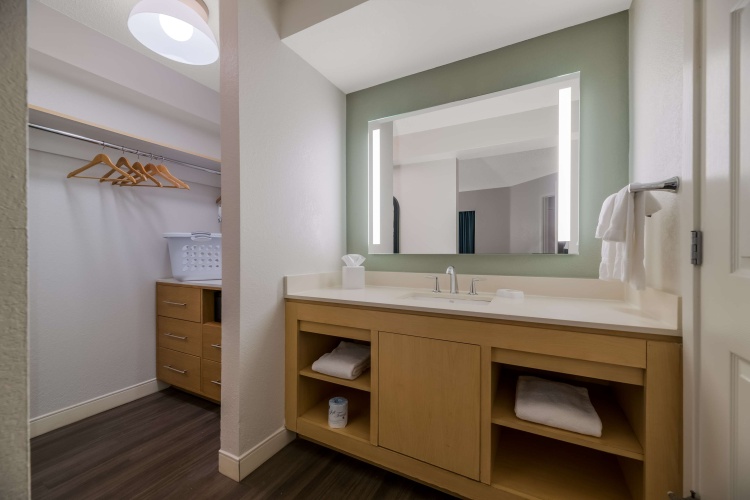1 Bedroom Double Suite with courtyard view