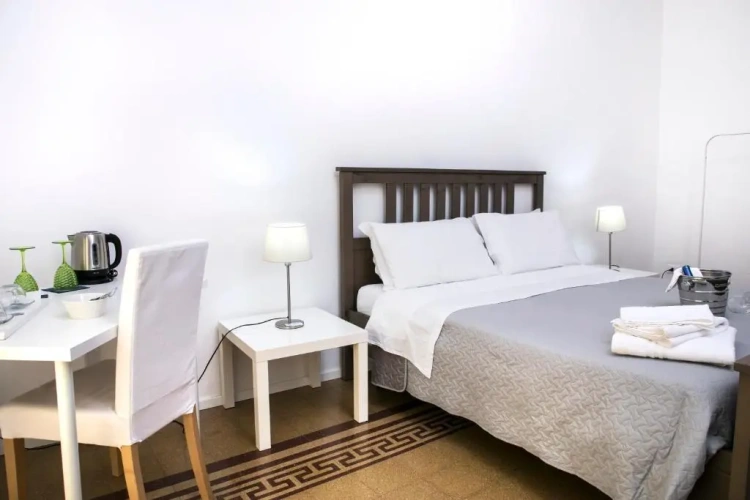 Standard Triple room with city view