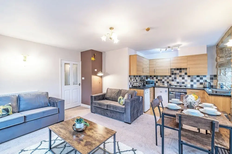 3 Bedrooms Apartment