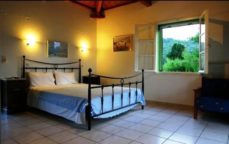 Aretousa Studios & Apartments