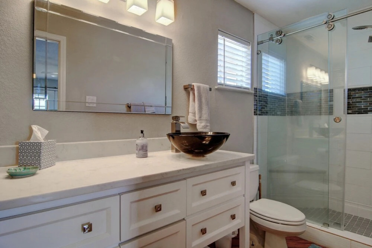 8 Bells SB730 - 3 Br Home