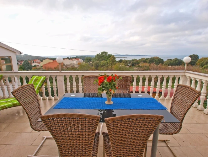 3 Bedrooms Apartment with balcony