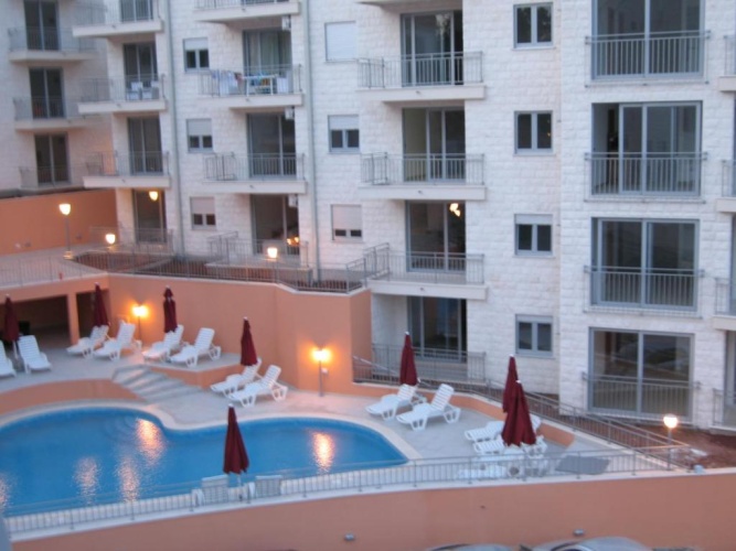 3 Bedrooms Apartment