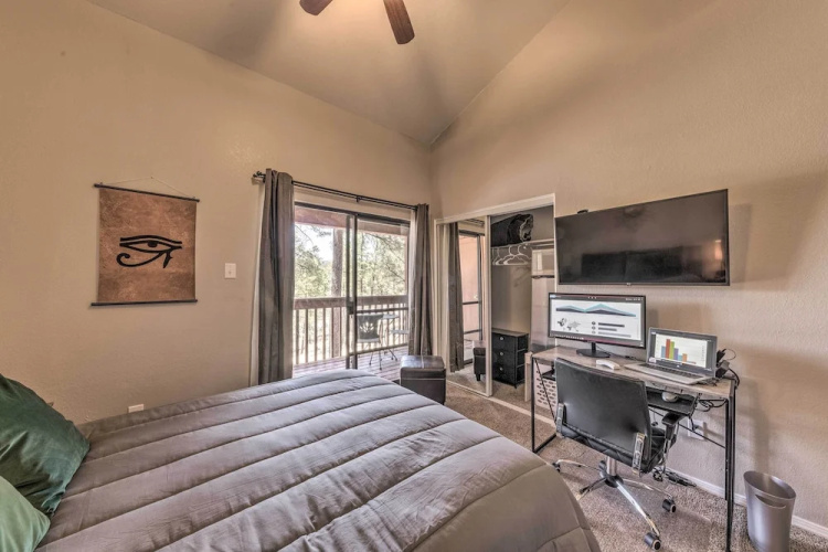 Forested Ruidoso Condo w/ Deck & Fireplace!