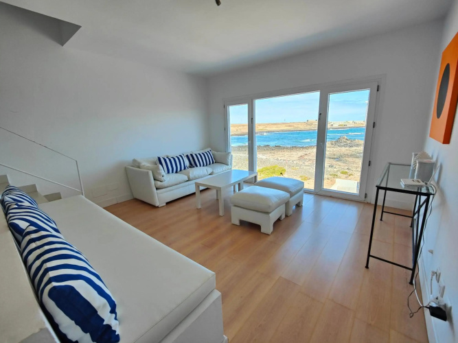 BLUE BREEZE house with pool facing sea
