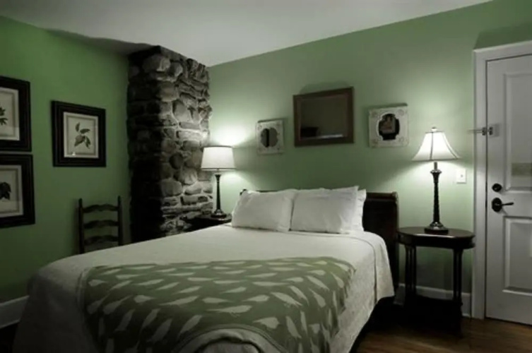 Buttermilk Falls Inn