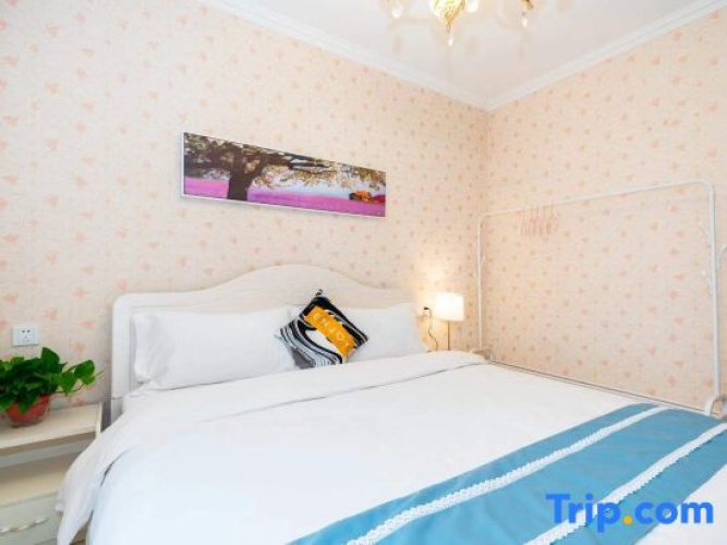 2 Bedrooms Single Suite