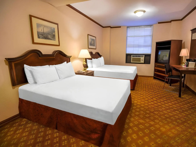 Night Hotel Broadway