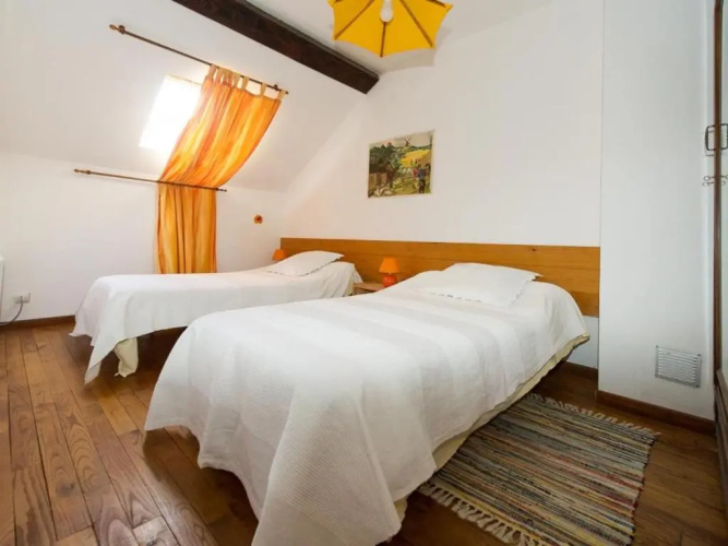 Gîte Châtel-Montagne, 3 pièces, 4 personnes - FR-1-489-47