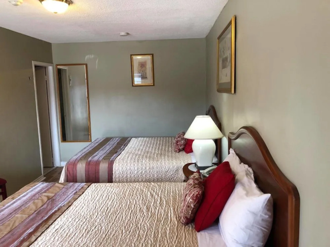 Niagara Inn & Suites