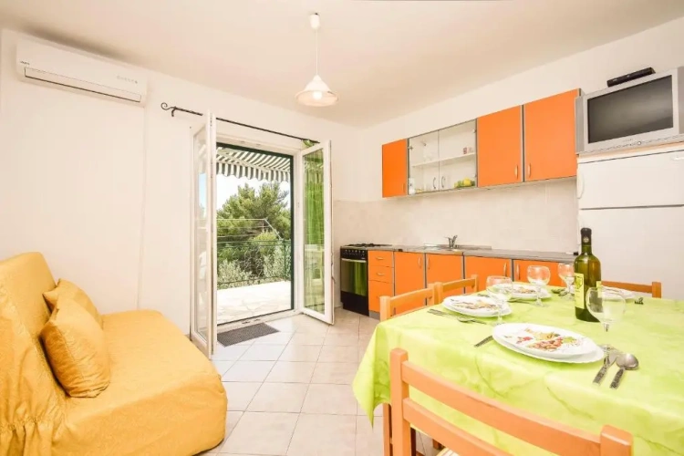 2 Bedrooms Apartment
