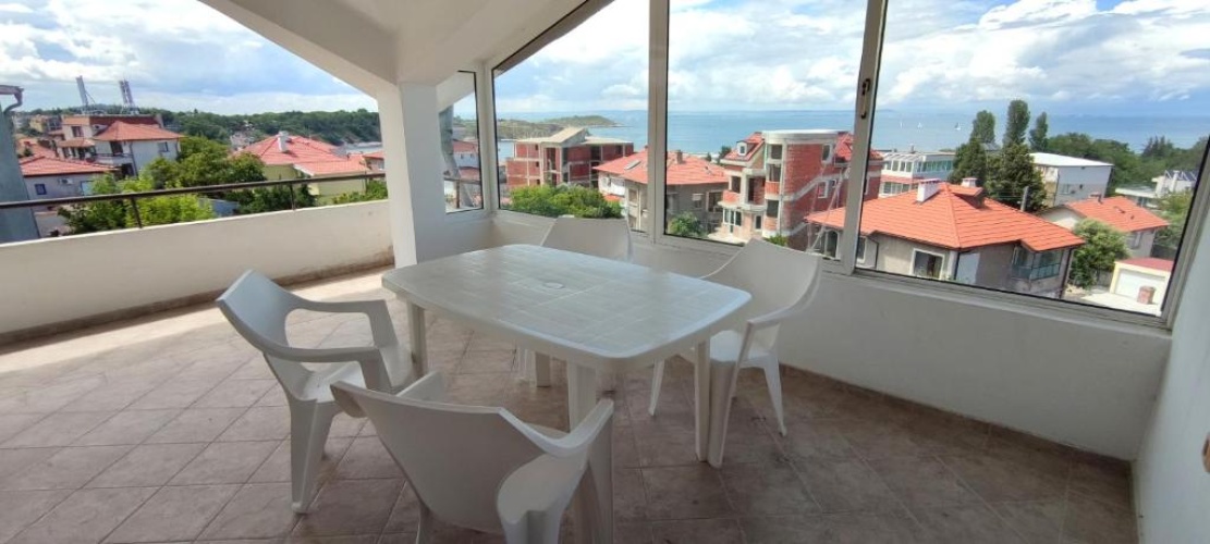 2 Bedrooms Apartment with sea view