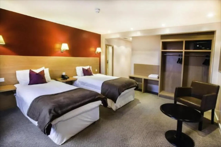 Luton Hotel