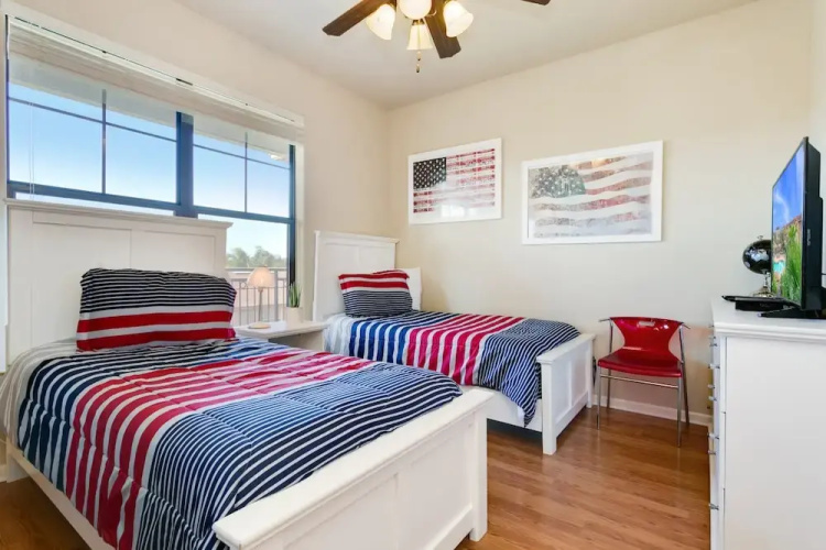 3 Bed 3 Bath Pool View High End Corner Condo