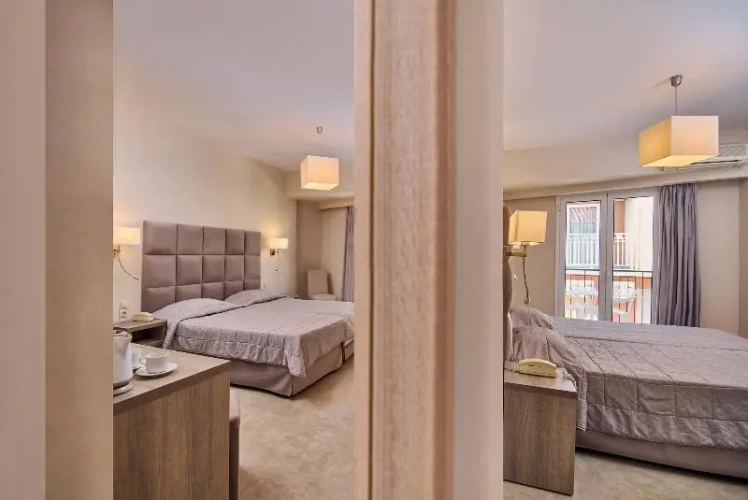 2 Bedrooms Standard Family room with balcony