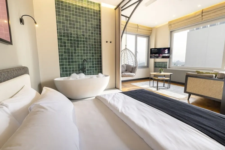 Standard Penthouse room with partial sea view