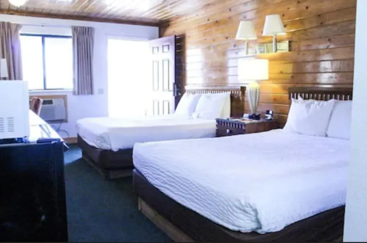 Whispering Sands Motel