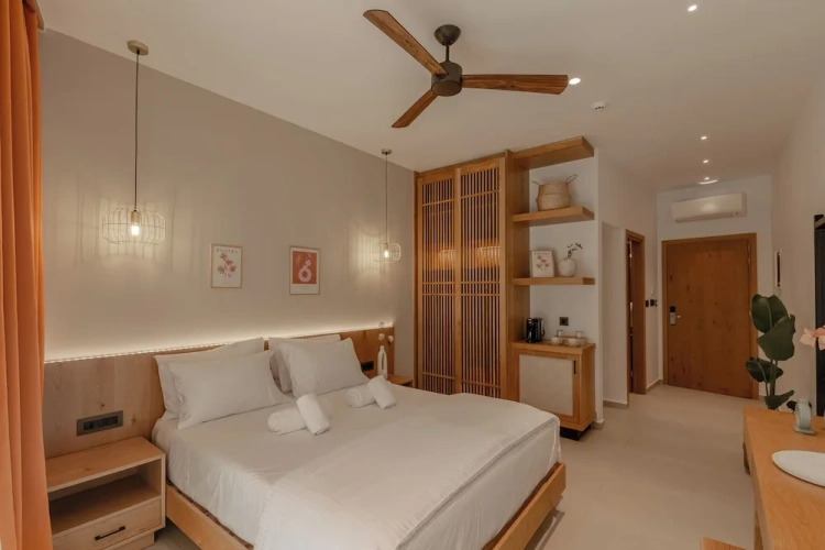 Executive Suite with pool view