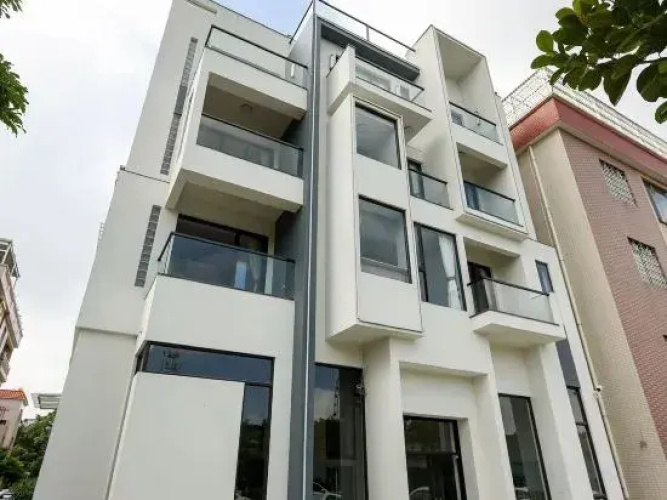 Leisurely House