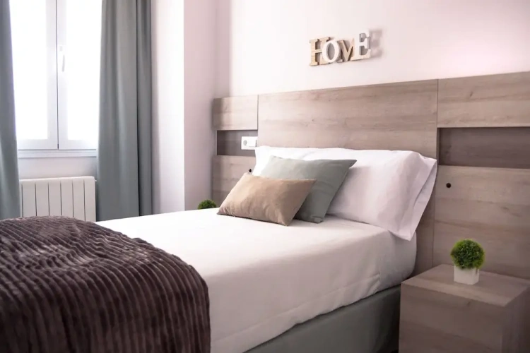 4 Bedrooms Apartment
