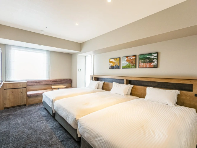 Corner Triple room
