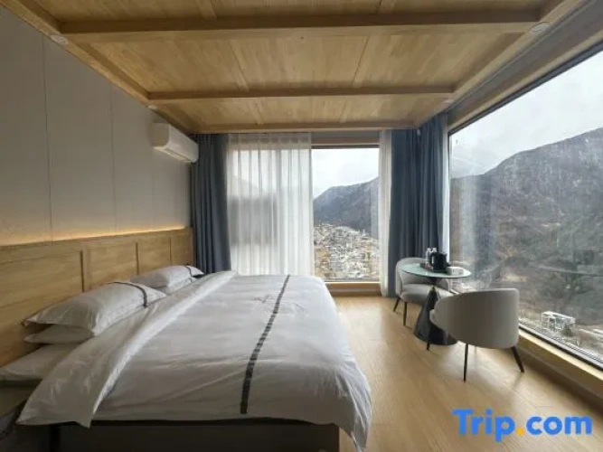 Deluxe Double room with mountain view