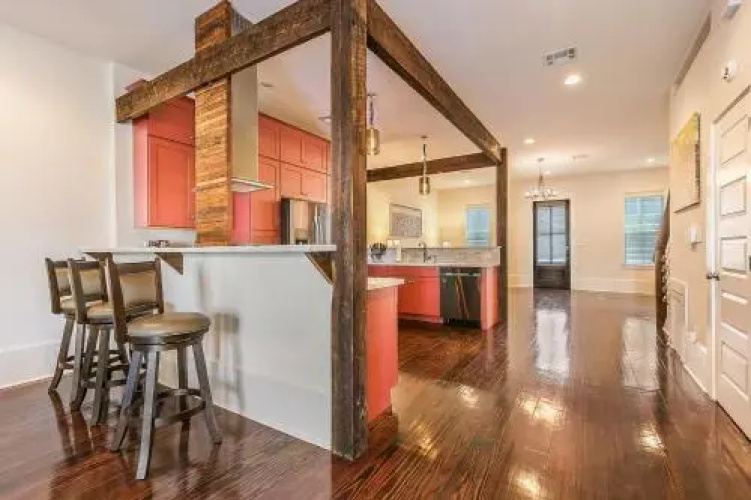 Luxury Loft-Style 3BR Townhouse by Hosteeva