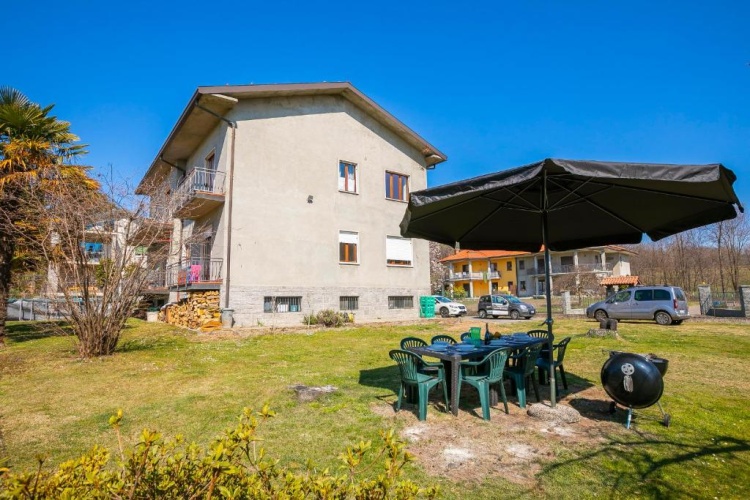 Apartment with lake view
