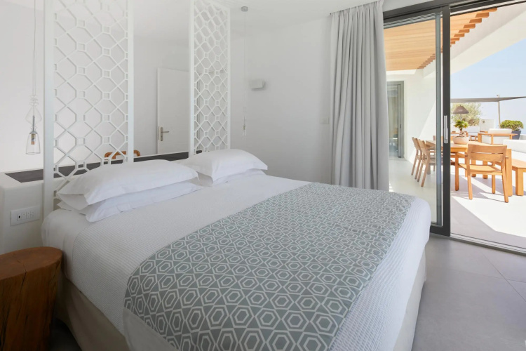 Kamini White I Villa
