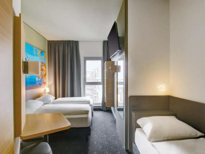 Standard Triple room