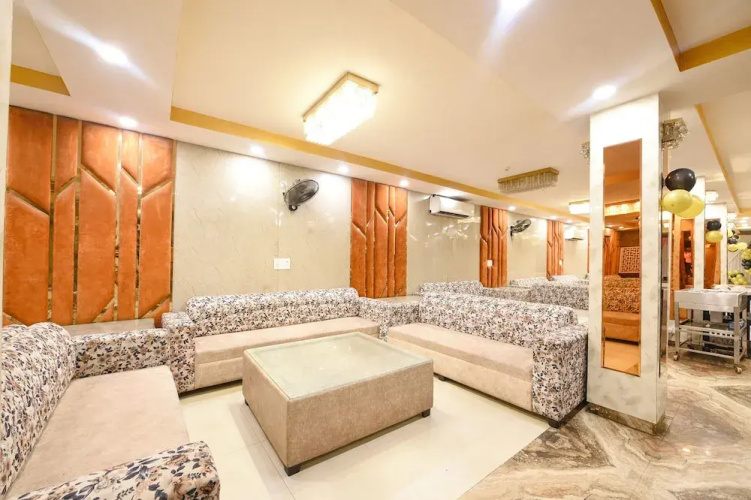 Fabhotel Royal Mountain