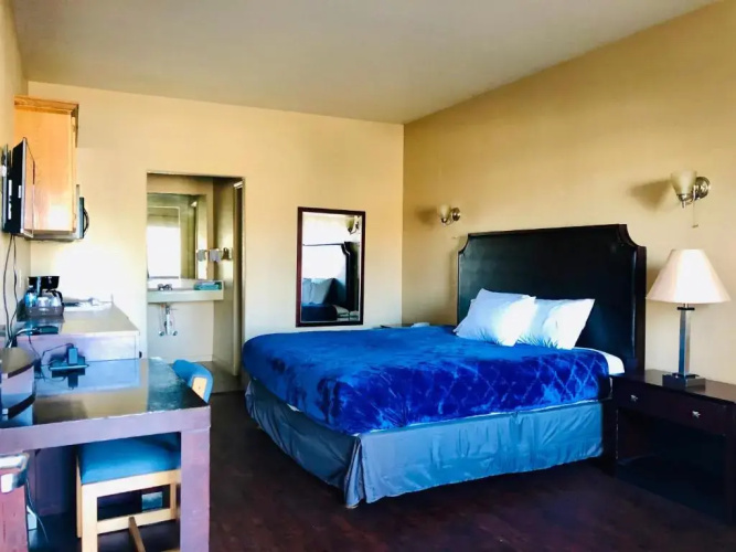 Lone Star Inn  Suites