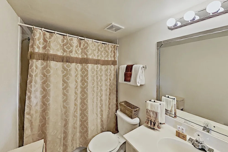 17754mil 2 Bedroom Condo
