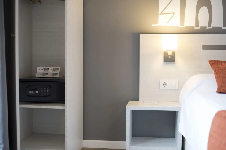 Hostal Live Barcelona