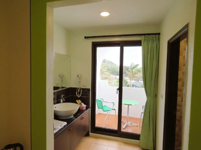 Standard Double room with partial sea view