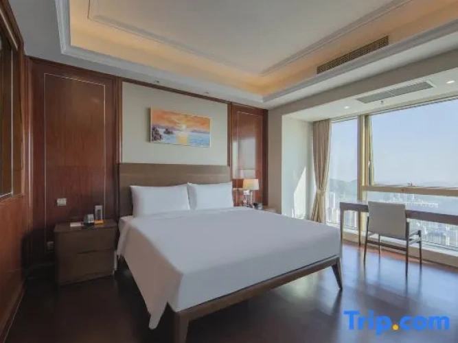 2 Bedrooms Deluxe Family Suite with city view