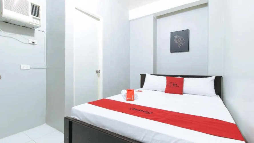 RedDoorz near Pasay Rotonda