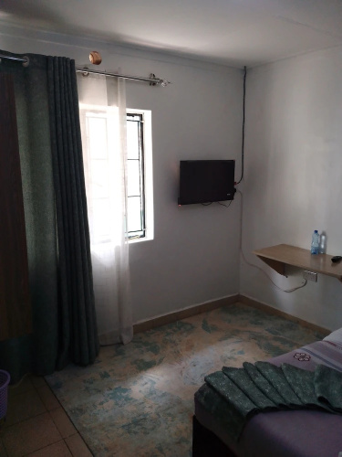 White House Lounge & Guest House