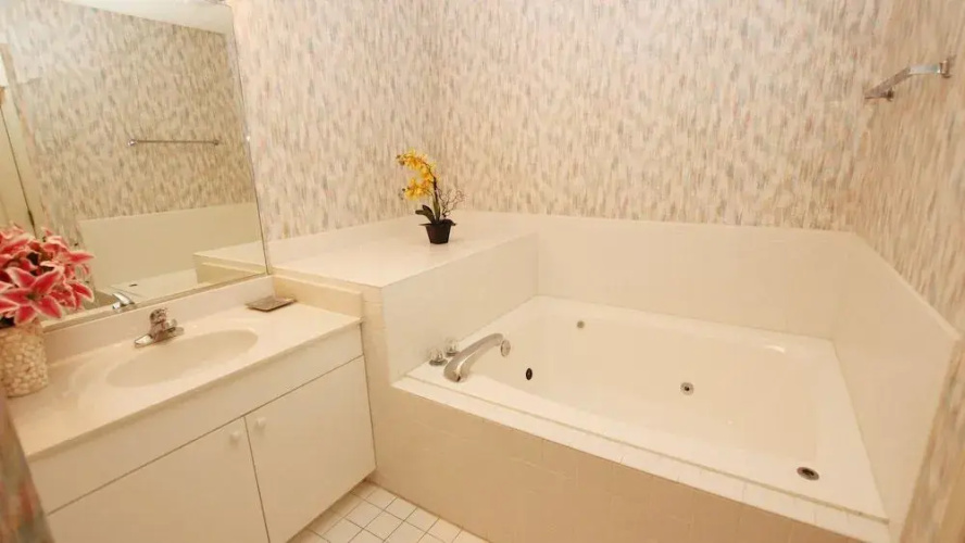 Rogue Wave - 4 Br Home