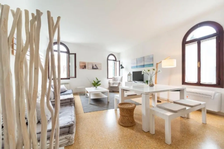 2 Bedrooms Apartment