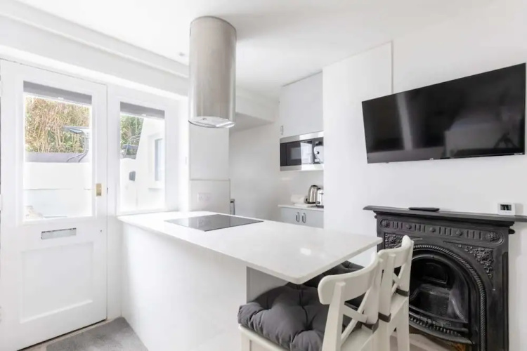 Sleek & Well-connected Studio Flat Archway!