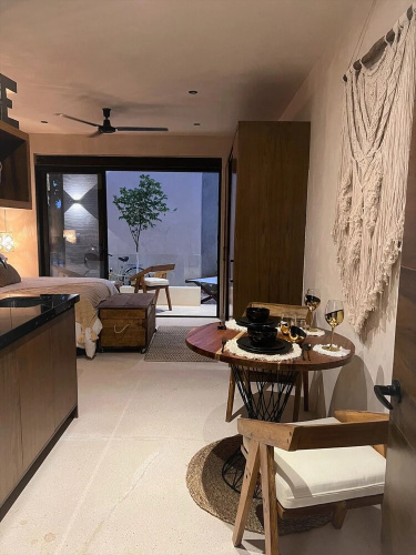 Stylish and Bright Studio Near the Pool