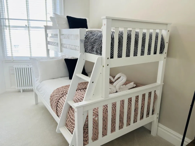 Hove Alone 4 By My Getaways