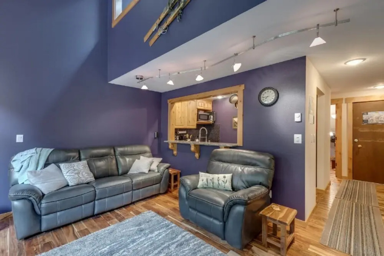 23SW - Luxurious - Wi-Fi - Fireplace - Sleeps 4