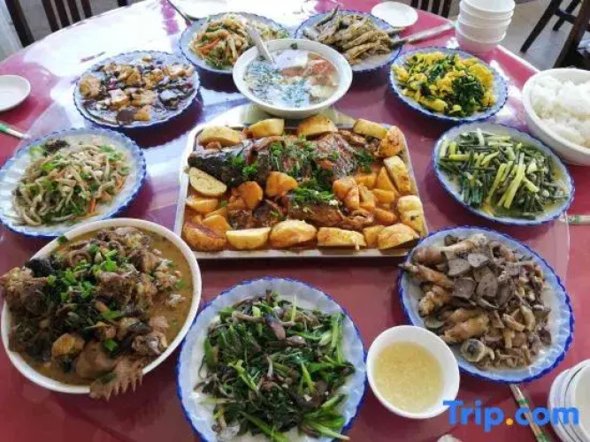 Lake side fish restaurant