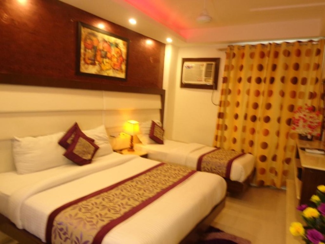 Classic Triple room with view