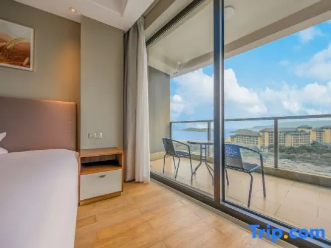 1 Bedroom Family Suite with sea view