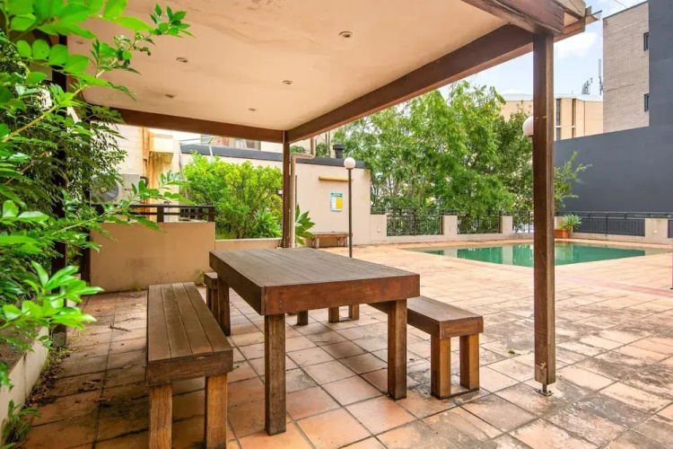 Stylish 2-bed Apartment With Pool in Camperdown