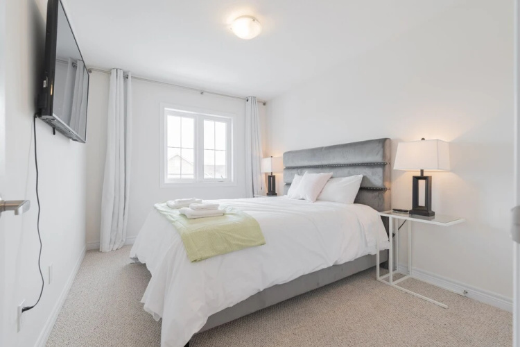 Superb Brand New Spacious Town Home