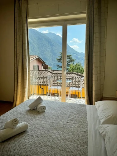Superior Double room with balcony and with courtyard view